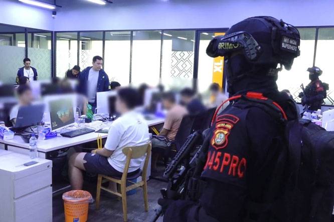 Polisi Gerebek Markas Judol Internasional di Hayam Wuruk Jakbar, 321 WNA Ditangkap