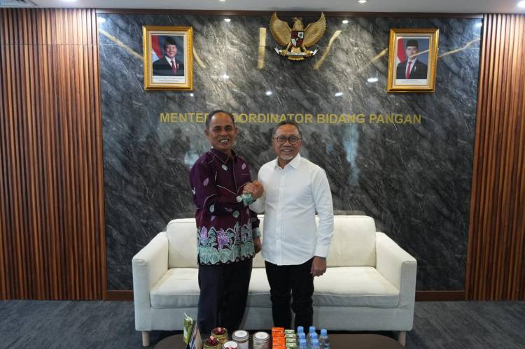 Temui Menko Pangan, Bupati Inhil Paparkan Potensi &ldquo;Negeri Hamparan Kelapa Dunia&rdquo;, Dorong Penetapan Harga Minimum Kelapa