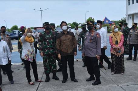 Panglima TNI Tinjau Isolasi Terpusat OTG dan Kelurahan Rorotan di Cilincing