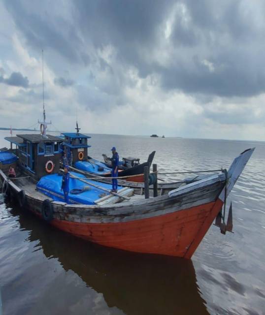 Lakukan Penambangan Pasir ilegal, Polair Polda Riau Amankan Dua Kapal Motor di Perairan Bengkalis