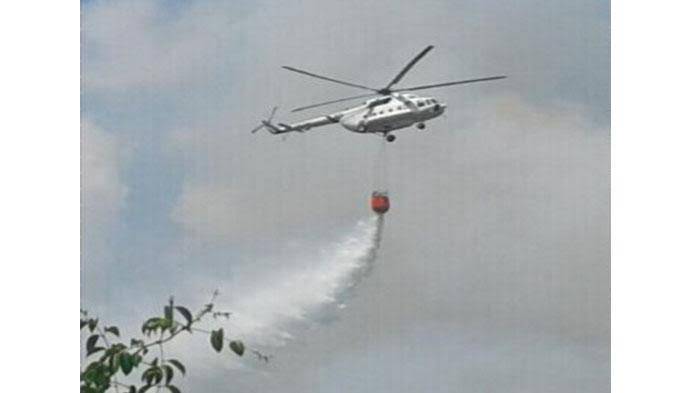 BPBD Riau Turunkan 2 Helikopter Water Bombing Padamkan Karhutla di Rohil