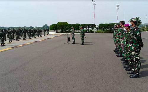 Kapuskes TNI Terima 176 Personel Nakes