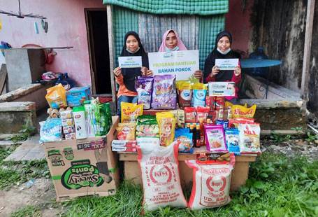 Rumah Yatim Kembali Berikan Bantuan untuk Ibu Sri Suryani