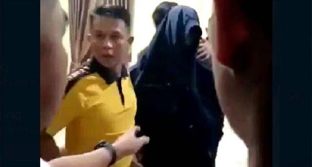 Diduga Selingkuhi Ibu Bhayangkari,  Oknum Polisi Sembunyi di Atas Loteng Saat Digerebek Warga