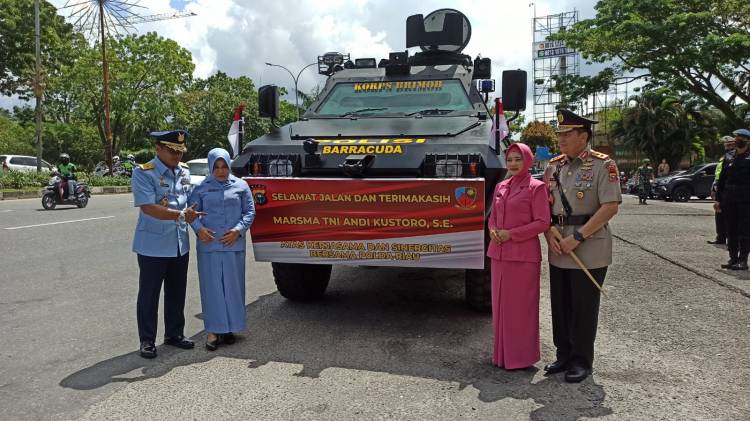 1,5 Tahun Bertugas di Riau, Marsma Andi Kustoro di Arak Pakai Baracuda dan Dikawal Kapolda Riau Irjen Pol M Iqbal