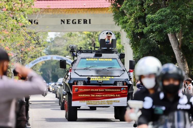 Irjen Pol M Iqbal Melepas Danlanud RSN Secara Tradisi, Marsma Andi Kustoro : Saya Danlanud Pertama yang Dikawal Kapolda Riau