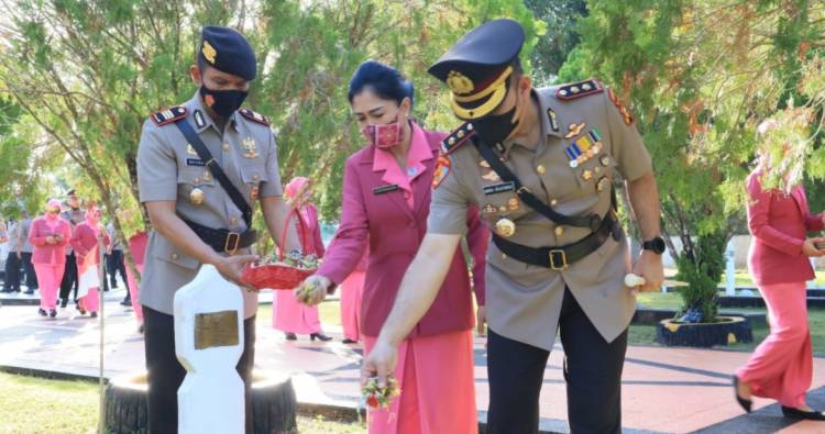 Sempena Hari Bhayangkara ke-76, Polres Bengkalis Ziarah ke Makam Pahlawan