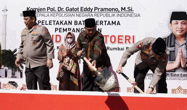 Ciptakan Generasi Berakhlakul Karimah, Wagubri Dukung Pembangunan Masjid Al Kastoeri