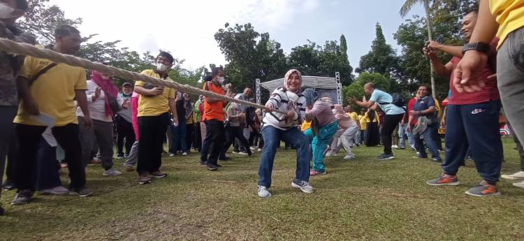 Sambut HUT ke-238 Pekanbaru, Ratusan ASN Pemko Berlomba Permainan Rakyat di Alam Mayang