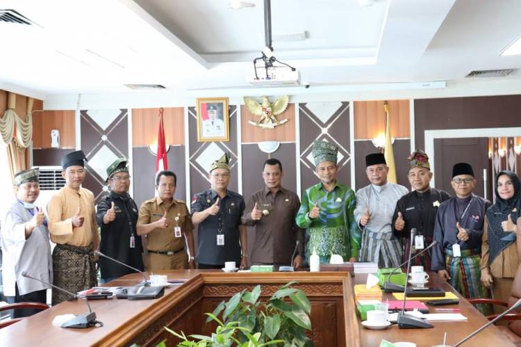Pj Walikota Pekanbaru Dukung Pengusulan Marhum Pekan Sebagai Calon Pahlawan Nasional