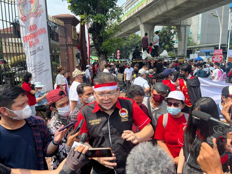 Ribuan Korban Investasi Bodong Didukung LQ Indonesia Lawfirm dan Elemen Masyarakat Penuhi Mabes Polri dan Kejagung