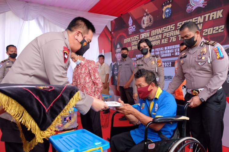 Bakti Religi Road To 76, Sebanyak 10 Ribu Paket Sembako Dibagikan Serentak, Kapolda Riau Mohammad Iqbal: Doa Itu Rohnya Ibadah