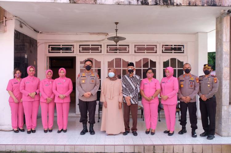 Anjangsana ke Purnawirawan Polri, Kapolda Riau Irjen Iqbal : Beliau Adalah Guru Panutan dan Senior Kami