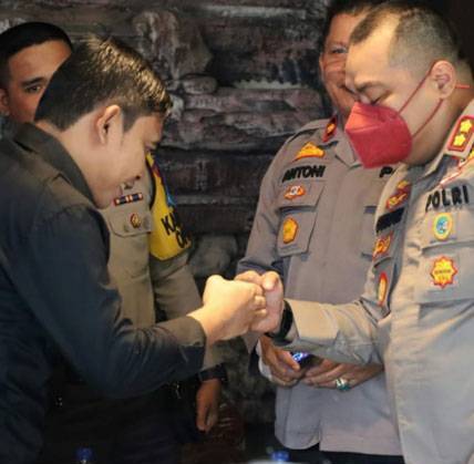 Semarakkan HUT Bhayangkara Ke-76, PWI Pelalawan Terima Tantangan Kapolres