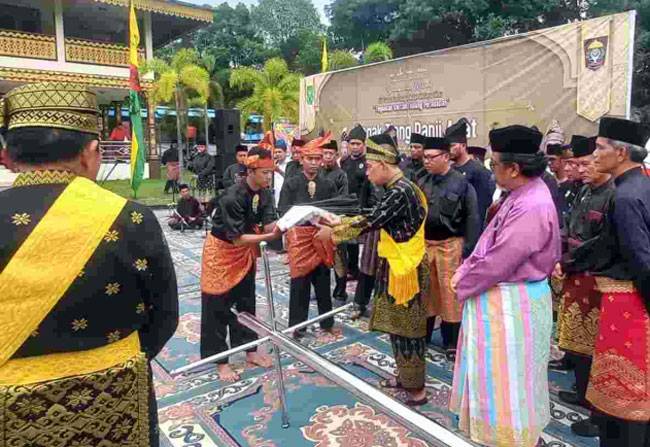Milad ke-53, LAM Riau Gelar Tegak Tiang Panji Adat