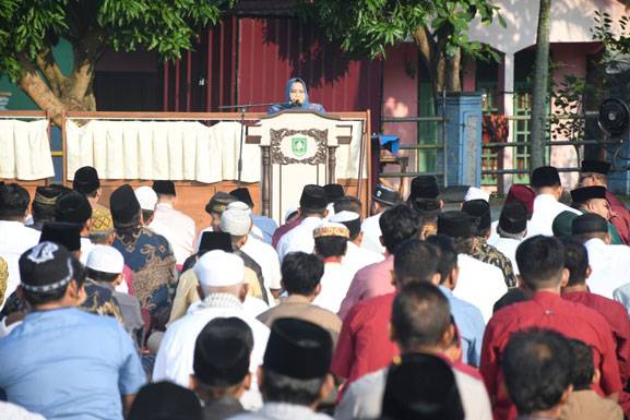 Bupati Kasmarni Shalat Idul Adha di Lapangan Terminal Duri Bestari