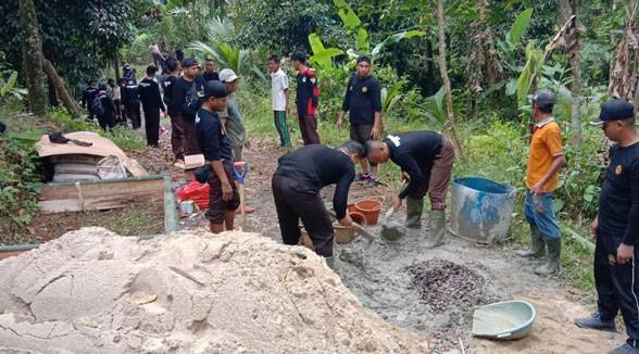 Manunggal Dengan Rakyat, Pramuka Wirakarya Laksanakan Kerja Bakti dan Bina Kejuangan di Banten