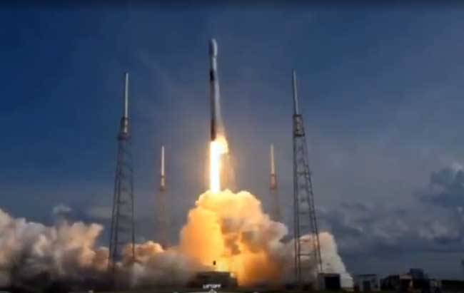 SATRIA 1, Satelit Internet Pertama Milik RI Sukses Meluncur