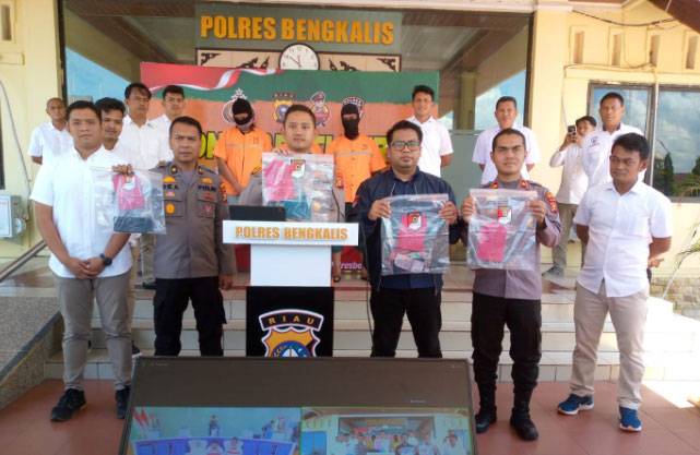 Gelar Konferensi Pers, Polres Bengkalis Ungkap Pelaku Penyelundupan PMI Ilegal ke Malaysia