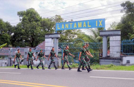 Tingkatkan Kekompakan Dan Kemampuan Diri, Danlantamal IX Ajak Prajurit Lintas Medan