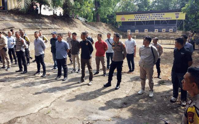HUT Bhayangkara ke-77, Polres Kuansing Gelar Latihan dan Lomba Menembak