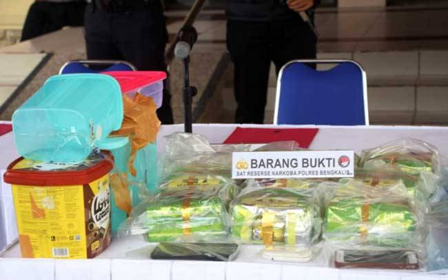 Pria 19 Tahun Terlibat Jaringan Narkoba Internasional, Bawa 10 Kilogram Sabu dan 17.817 Butir Ektasi