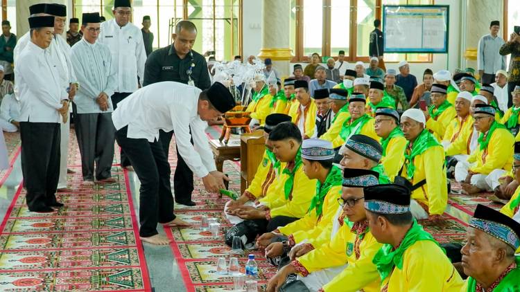 Bupati Rohil Lepas 281 Jamaah Haji Menuju Pekanbaru