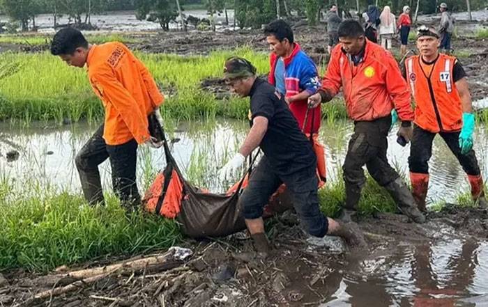 63 Korban Meninggal, Pencarian Korban Banjir Lahar Dingin di Sumbar Dihentikan