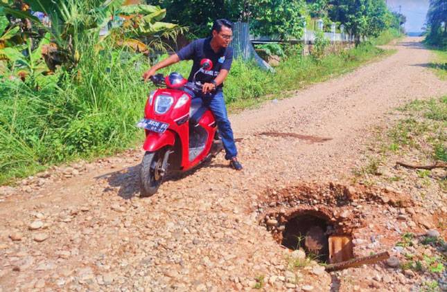 Aramco Amblas, Kadis PUPR Kabupaten Rokan Hulu Riau Respon Cepat Keluhan Warga