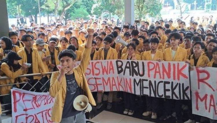 Unri Batalkan Kenaikan UKT