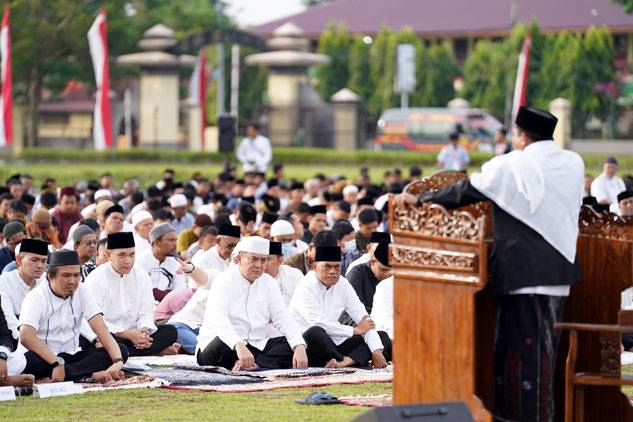 Idul Adha 1445 H Tahun 2024, Polda Riau Serahkan 32 Sapi Limosin dan 20 Ekor Kambing