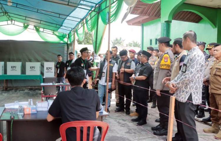 Kapolda, Ketua KPU dan Ketua Bawaslu Riau Tinjau PSU di Meranti