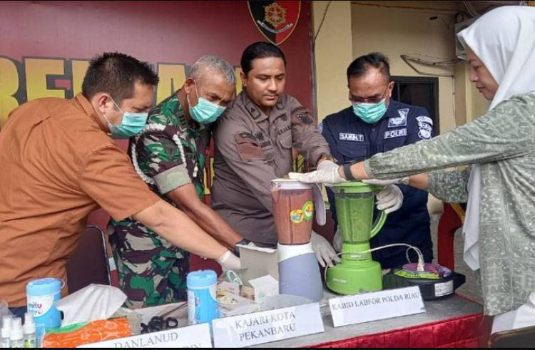 Modus Baru Penyelundupan Narkoba, Sabu dan Ekstasi Dikirim Bersama Ayam Hidup