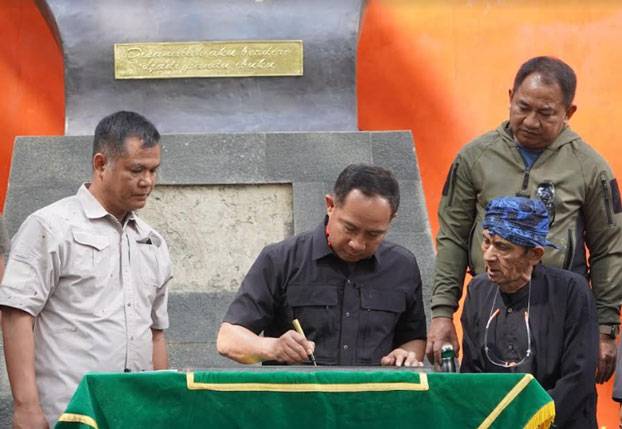 Panglima TNI Resmikan Replika Benteng Cikahuripan