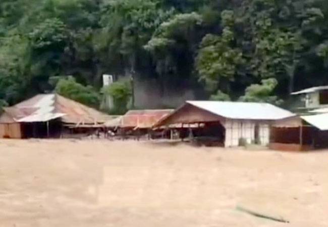 Banjir Tiba-tiba, Rumah Warga di Sekitar Sungai Ngarai Sianok Terendam