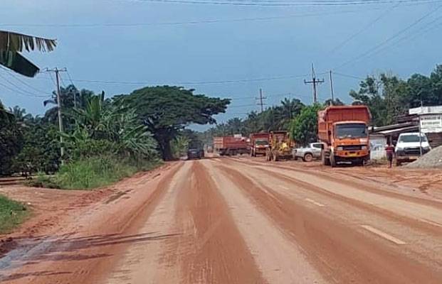 Ngeri! Angkutan Tanah Urug PHR Bikin Jalan Lintas di Rohil Kembali Licin dan Berlumpur