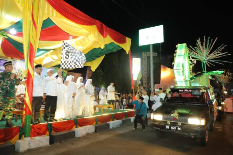 Gemakan Takbir, Bupati Inhil H. Herman Lepas Ribuan Peserta Pawai Takbir Idul Fitri 1446 H