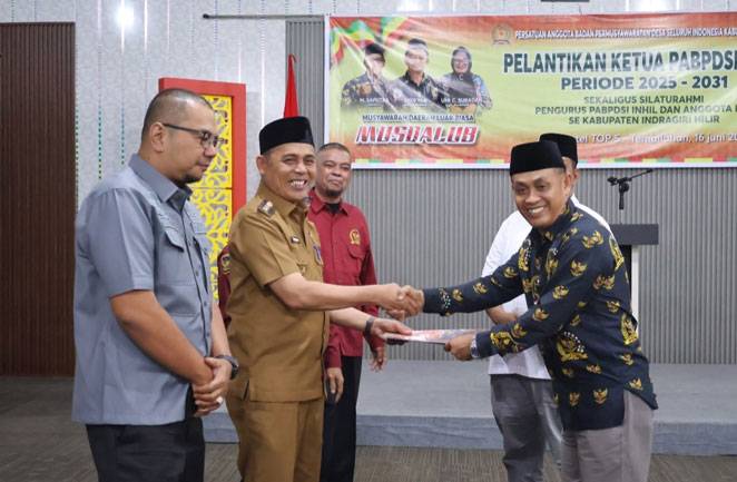 Bupati Inhil H. Herman Hadiri Pelantikan Ketua PABPDS Inhil Periode 2025-2031