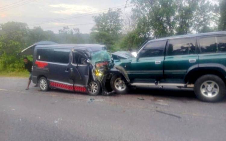 Ambulans Vs Toyota Land Cruiser di Jalintim, 2 Tewas, 4 Luka Berat