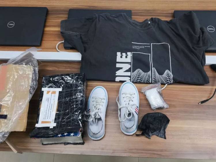 TNI AU dan Avsec Bandara SSK II Bongkar Penyelundupan Sabu dalam Sepatu Anak