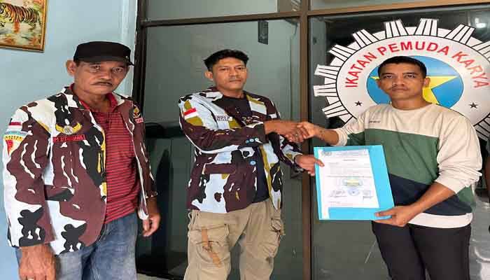 IPK Pekanbaru Serahkan SK Pengurus Sapma IPK Periode 2025-2028 ke Johan Manurung