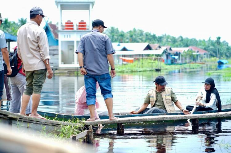 Wabup Yuliantini Turun langsung salurkan Bantuan untuk Warga terdampak Banjir
