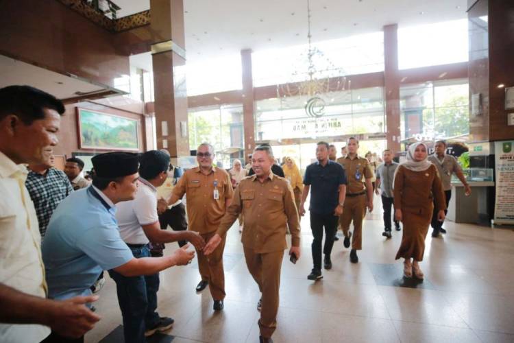 Gubernur Wahid Tinjau RSUD Arifin Achmad