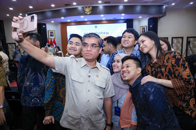 Tutup MagangHub Batch III, Menaker Ajak Peserta Ikuti Sertifikasi Kompetensi untuk Perkuat Daya Saing