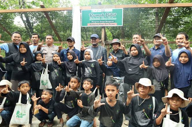 Peringati Hari Lingkungan Hidup Sedunia, Sekolah Alam Bakau di Siak Cetak Generasi Penjaga Pesisir
