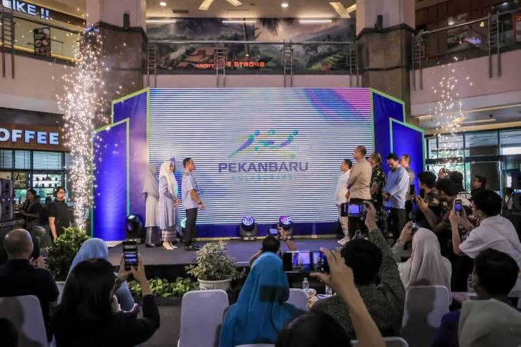 Wako Agung Nugroho Launching Logo HUT Pekanbaru Ke-242