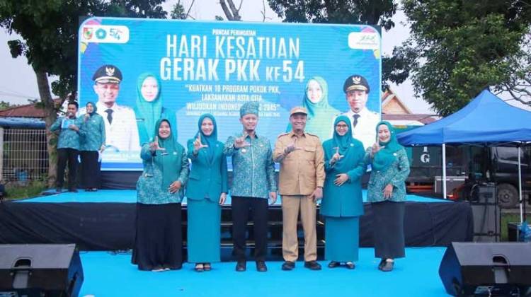 Dua Kader PKK Pekanbaru Diberangkatkan Umroh Gratis