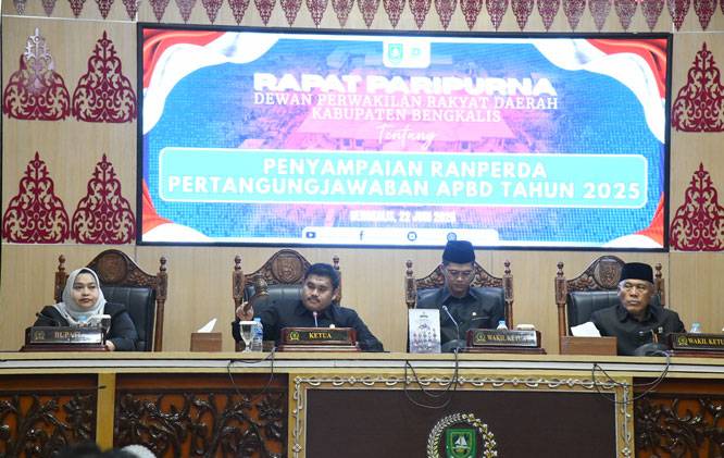 Bupati Bnegkalis Kasmarni Sampaikan Ranperda Pertanggungjawaban APBD 2025