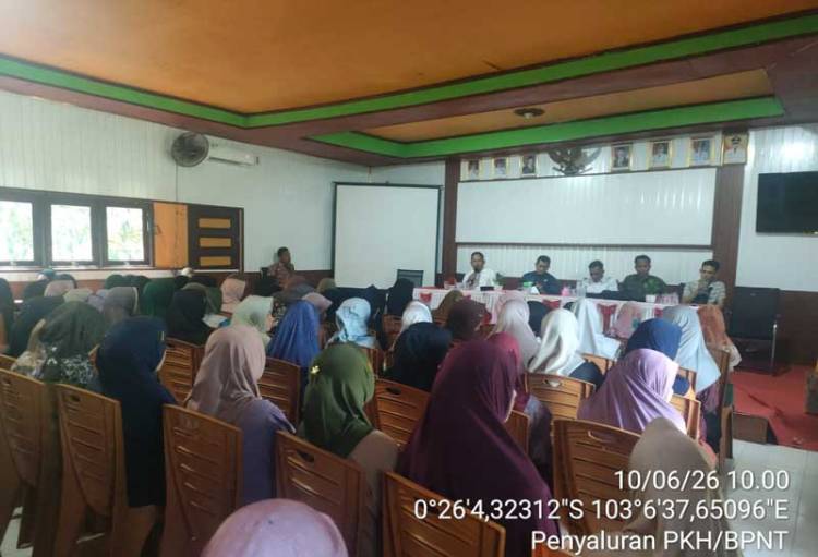 Pemdes Sungai Intan Fasilitasi Penyaluran Bansos PKH dan BPNT