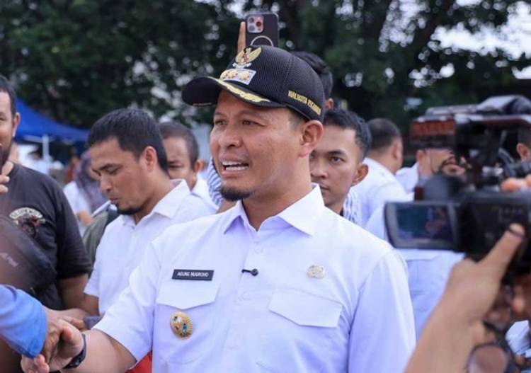 Agung Nugroho Terima Penghargaan Pendorong Pertumuhan Ekonomi Kota dari Dahlan Iskan
